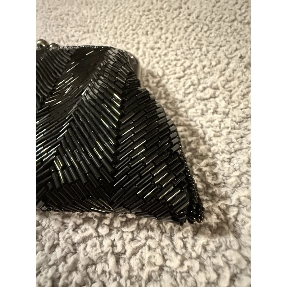 THE LIMITED Beautiful Beaded Clutch Wristlet Purse Kiss Lock Wedding Formals